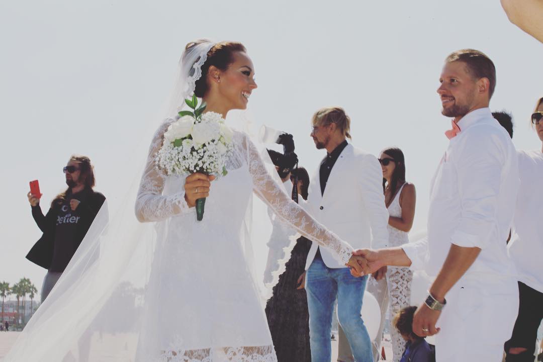 Экс-солистка Nikita устроила пышную свадьбу в Америке 